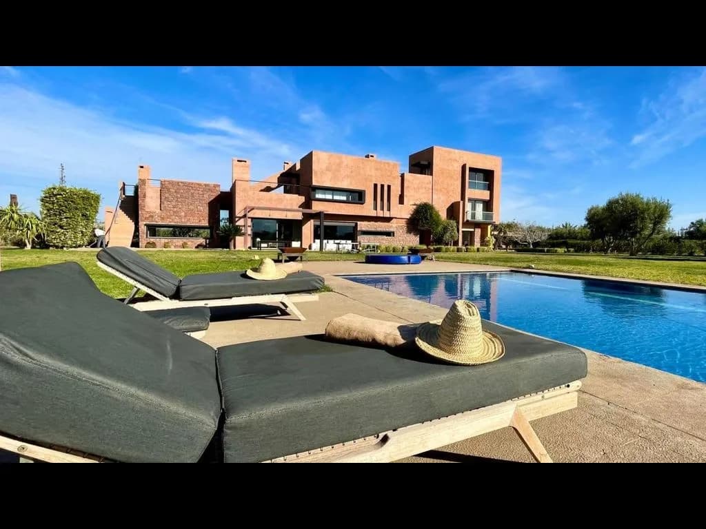 Villa Featuring a Magnificent Outdoor Pool