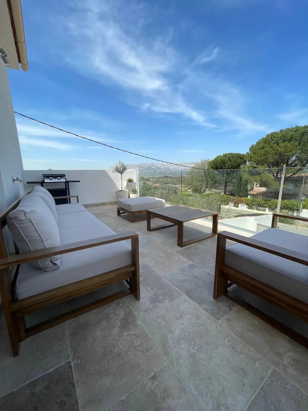 Posh Flat With A Great View Of The Sainte Victoire photo 2
