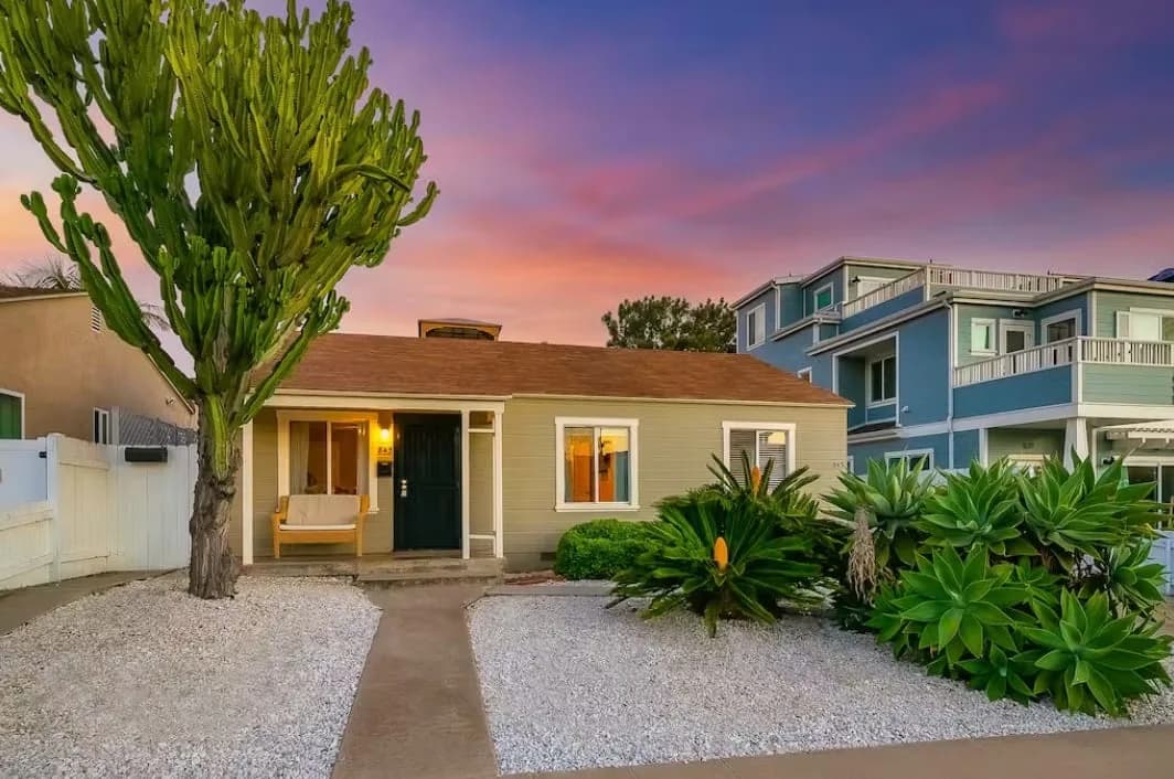 Patio-Equipped Three Bedroom Retreat in San Diego photo 4