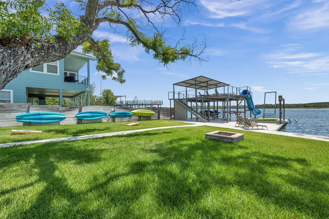 Lakeside Five Bedroom Villa in Kingsland Texas photo 3