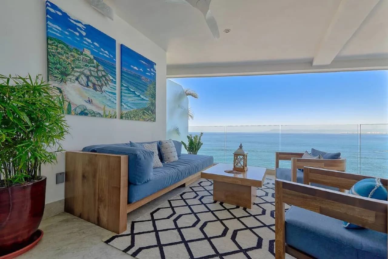 Stylish 4-bedroom Condo With Ocean Views photo 2