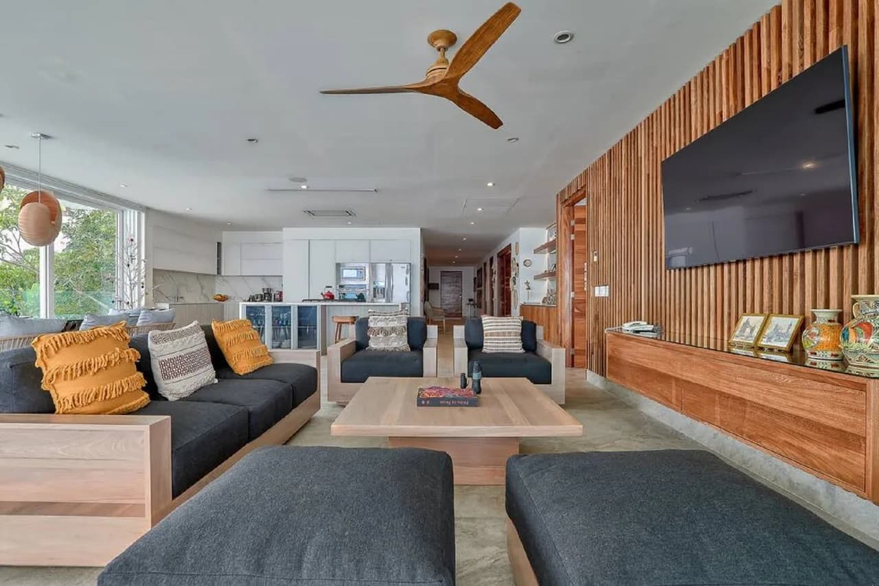Stylish 4-bedroom Condo With Ocean Views photo 3