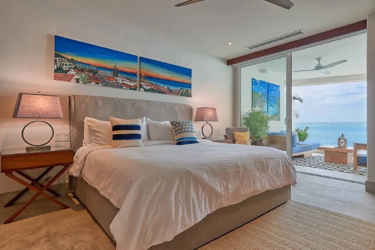 Stylish 4-bedroom Condo With Ocean Views photo 5