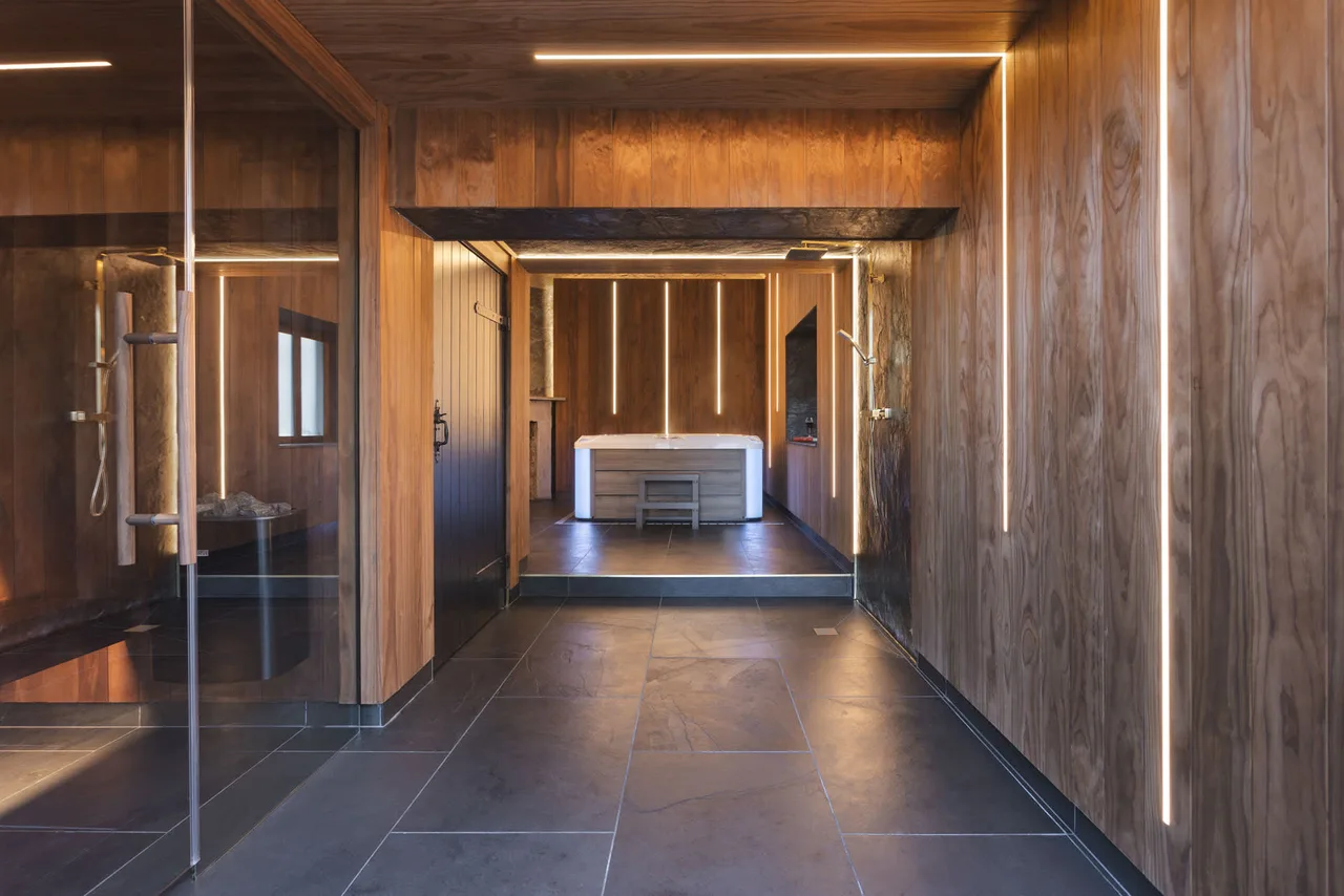 Private Spa Three Bedroom Villa in Lake District photo 2