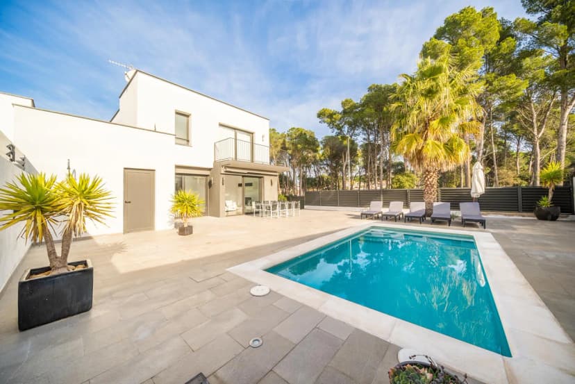 Beautiful Catalonian Villa with private pool