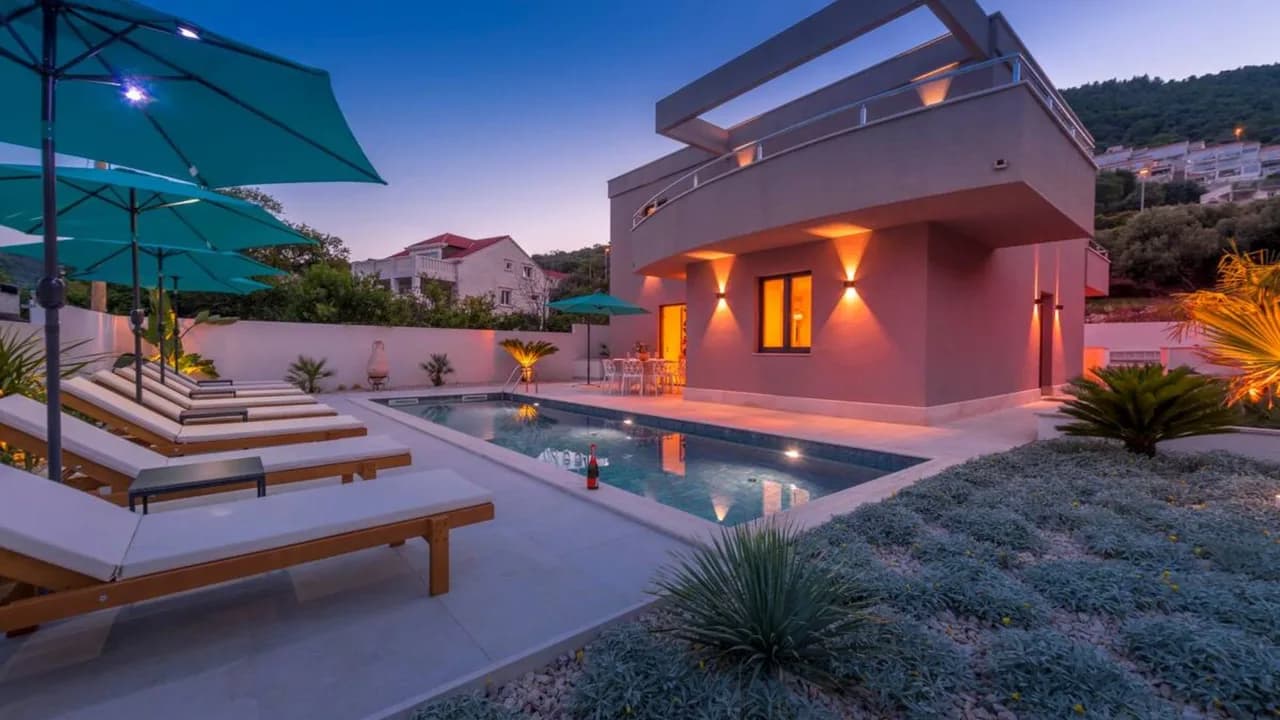 Elegant Villa in the Picturesque Bay of Zaton