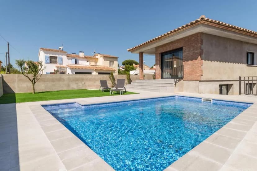 Fantastic Luxurious Villa with garden and pool