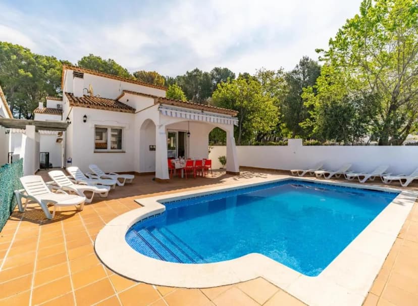 Stunningly luxurious villa right by Montgrí Park