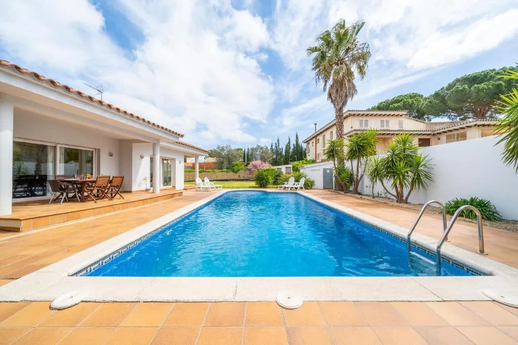 Astonishing renovated house is rented in L'Escala photo 2