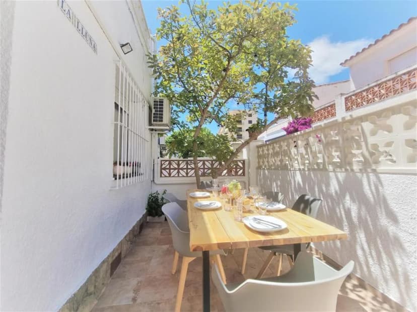 Charming Catalan Villa by the beach