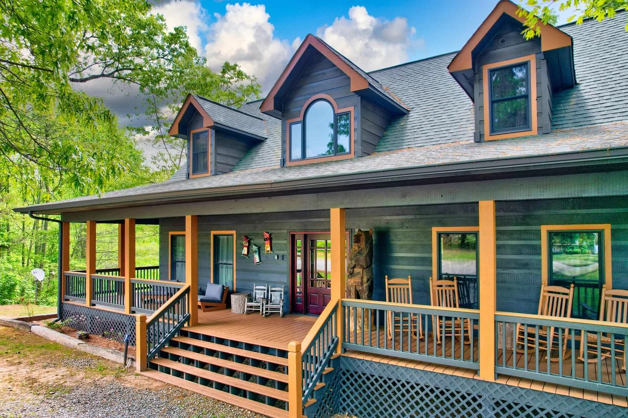 Lake View Six Bedroom Villa in Blairsville