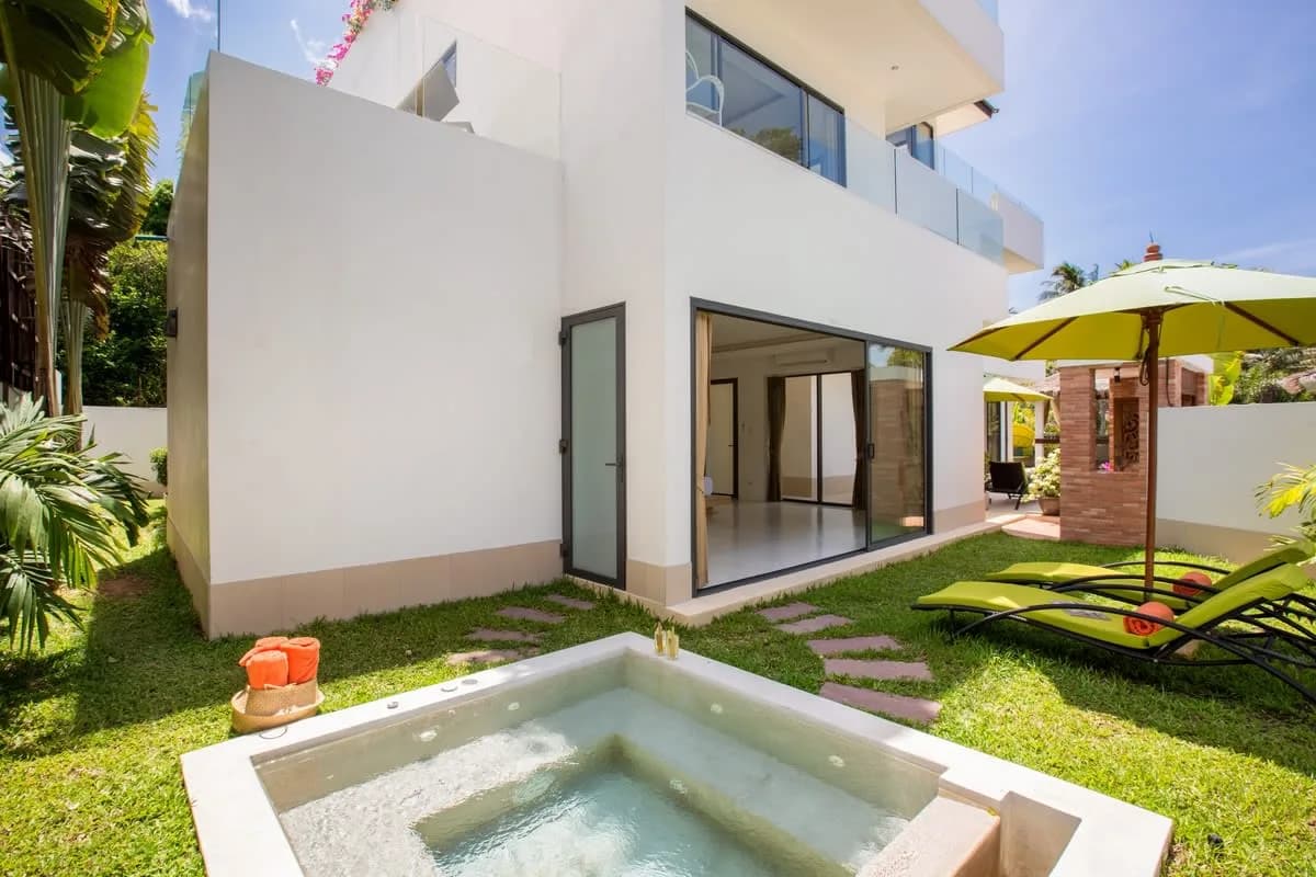 Stunning 6 Bedroom Residence in Serene Beach photo 2