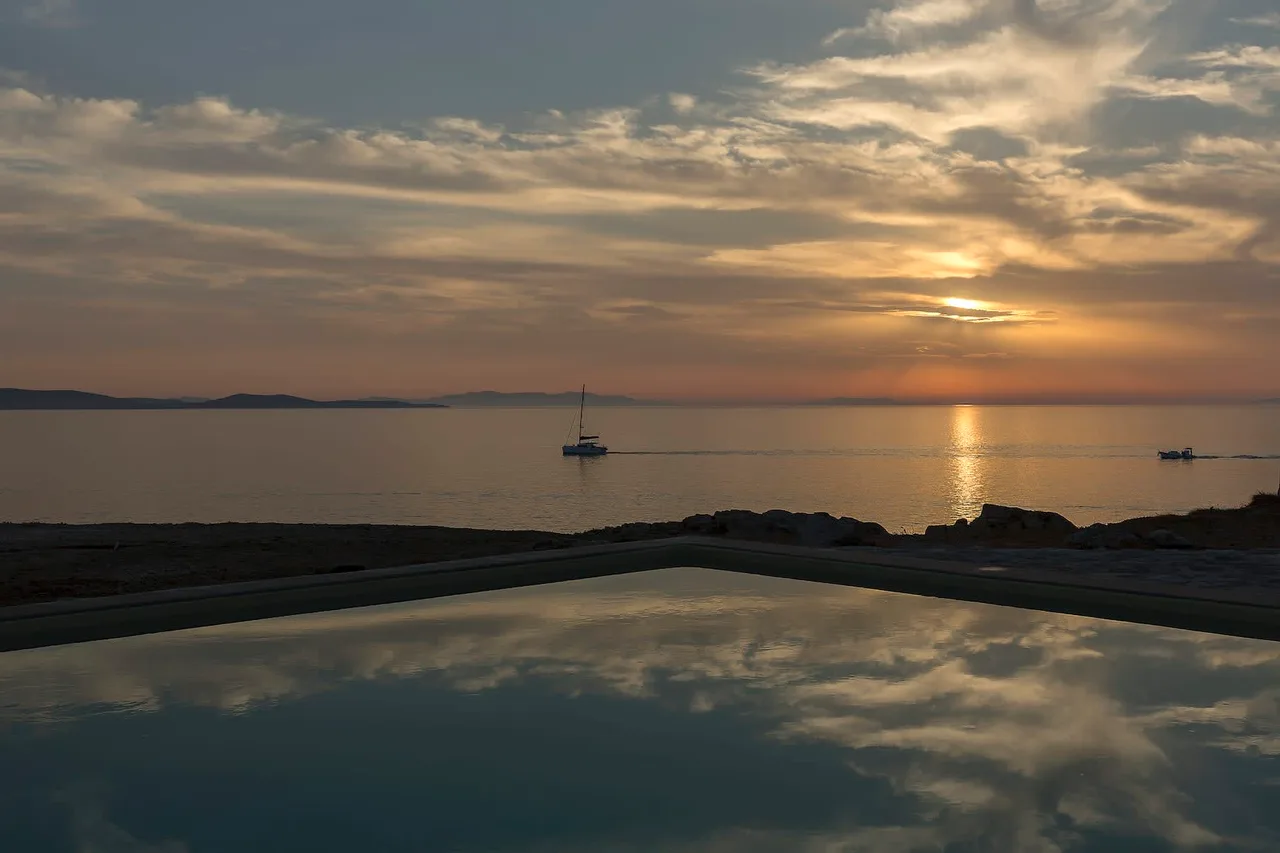 Inspiring villa with unobstructed Views of the Med