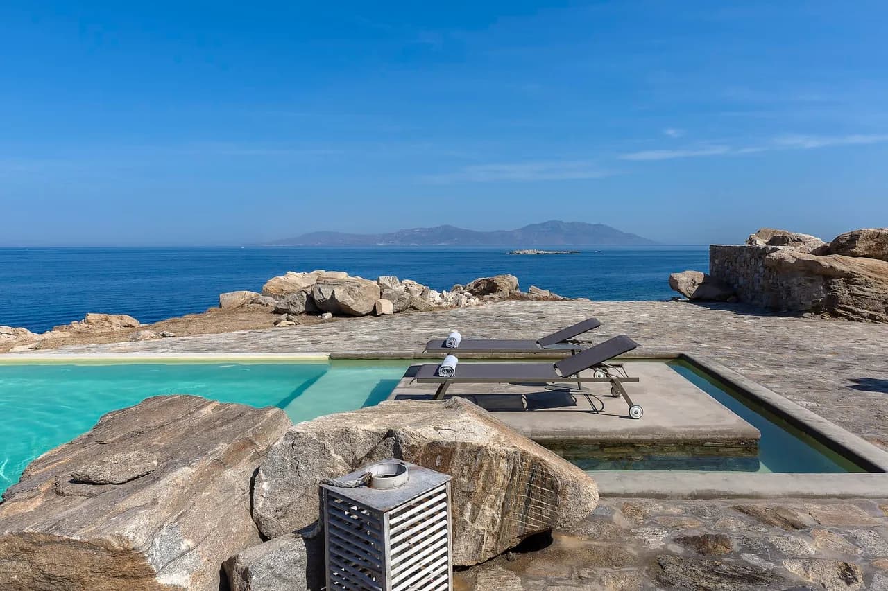 Inspiring villa with unobstructed Views of the Med photo 4