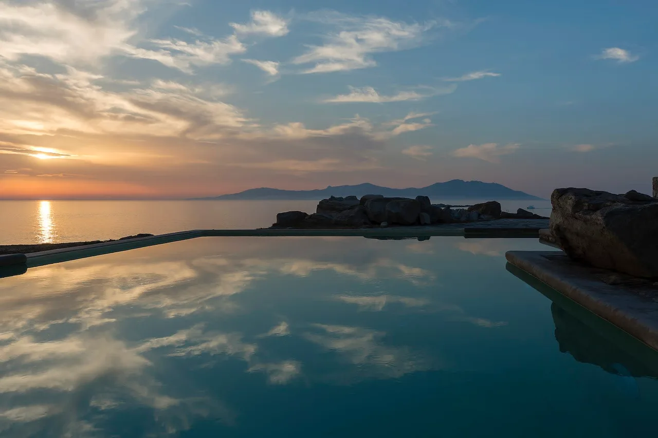 Inspiring villa with unobstructed Views of the Med photo 5
