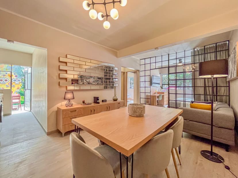 Modern WTC retreat | 2 Patios & Artistic Walls