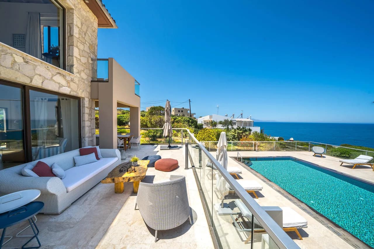 A Luxurious Villa With Amazing Sea Views