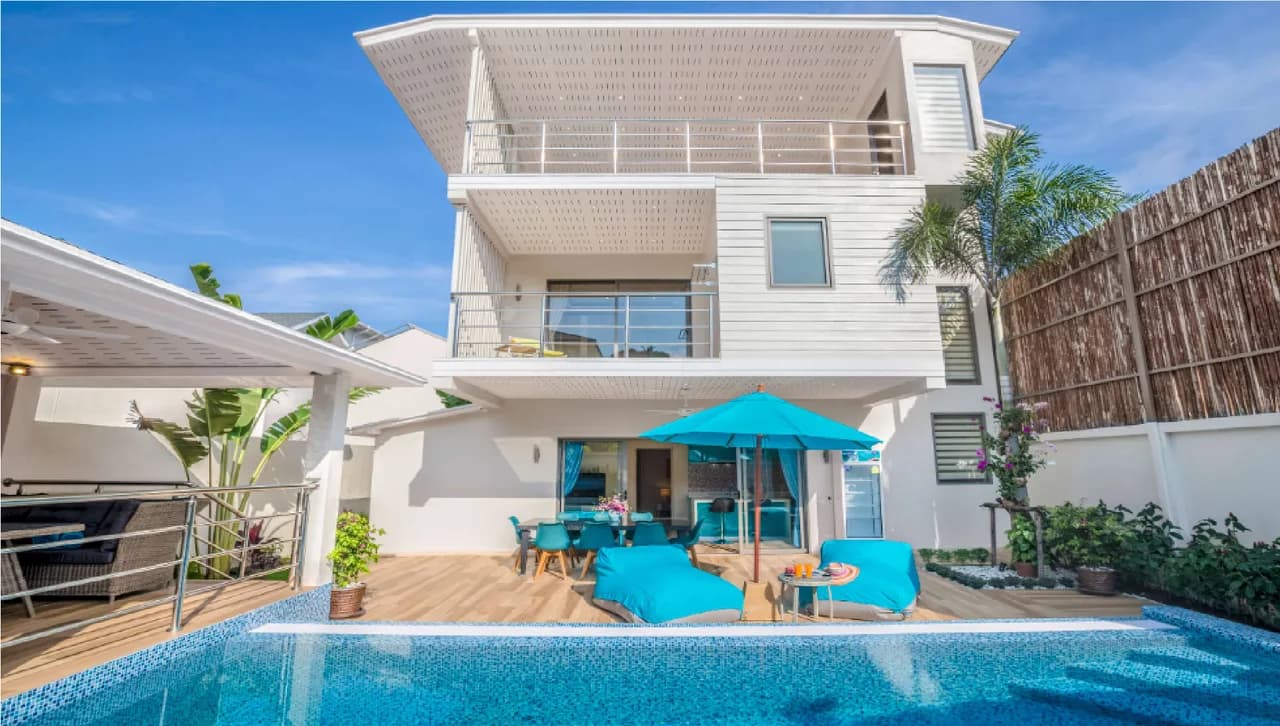 Cozy 3 Storey Villa Surrounded by a Charming  Yard