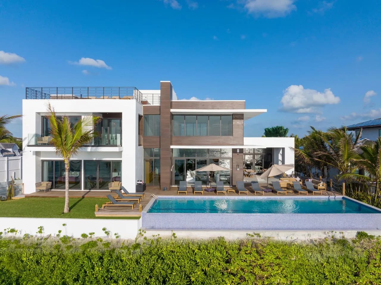 Extraordinary Mansion on Dream Location