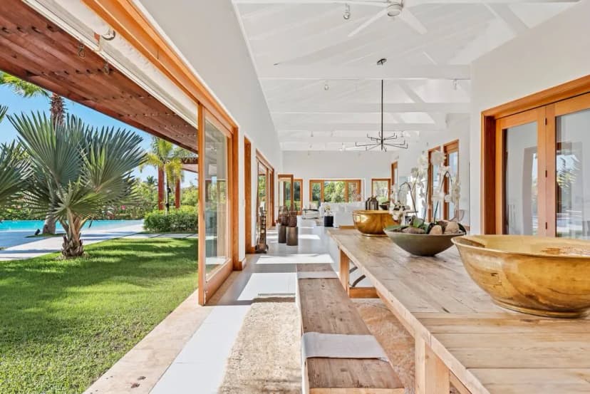 Modern oasis stunning views of golf course & river