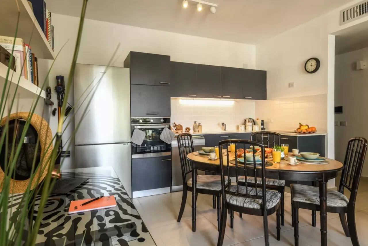 Cozy Nest Apartment with Balcony photo 3