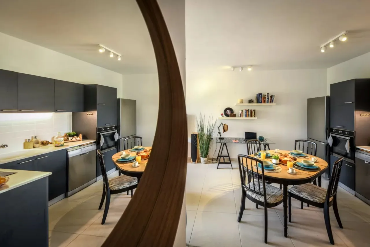 Cozy Nest Apartment with Balcony photo 4