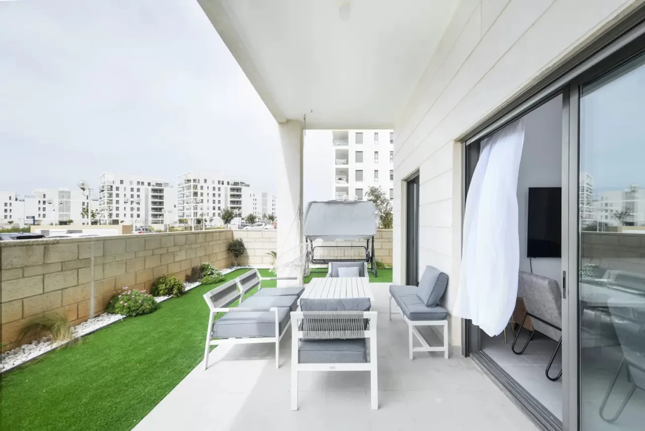 Family Friendly Garden Apartment with Pool