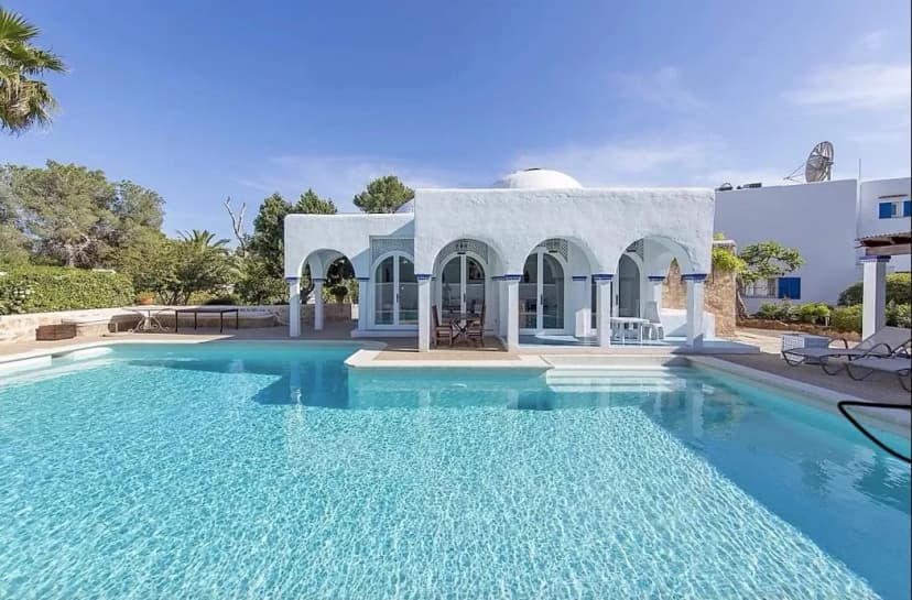 Beautiful Moroccan-Bali Fusion Villa with Tropical Garden
