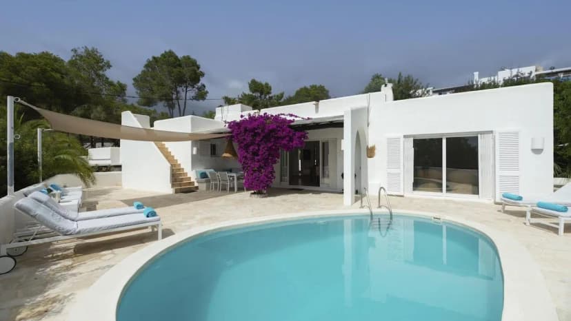 Bright and Modern House Close by the Beach