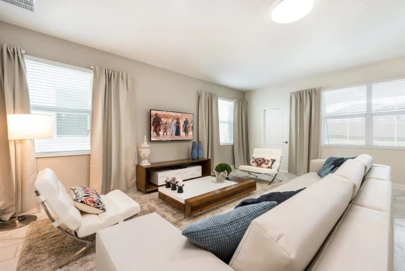 Private Pool, Modern Elegance, Ideal Locale