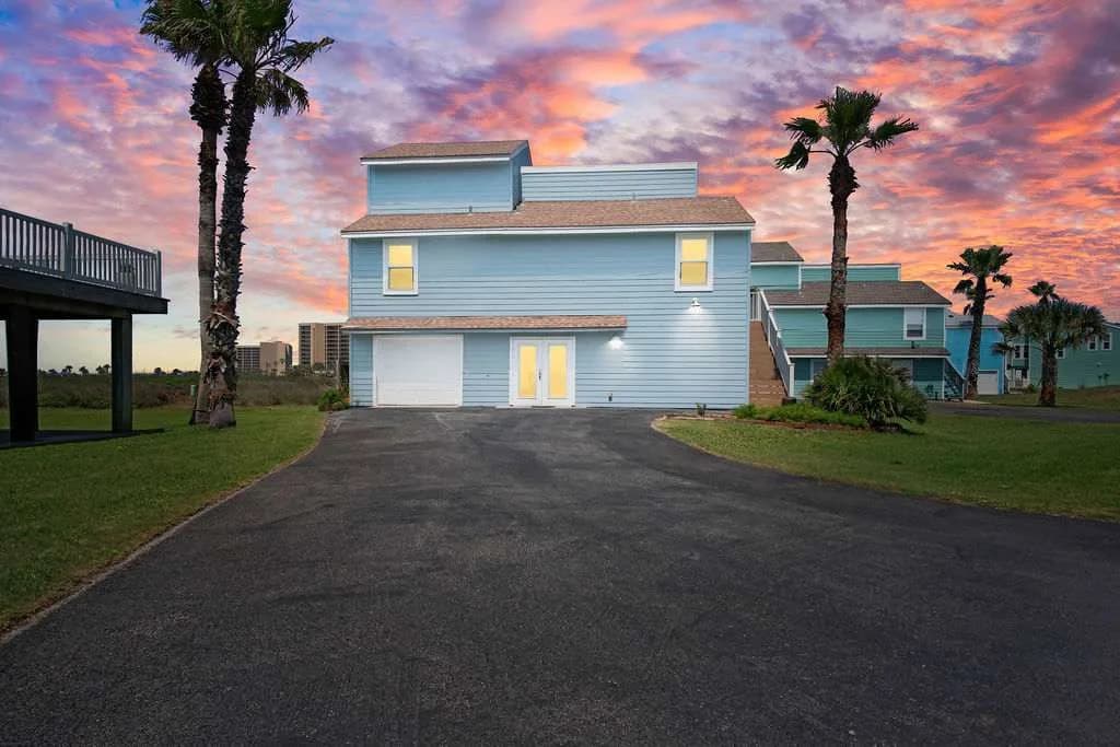 Beachfront Five Bedroom Villa in Corpus Christi photo 2