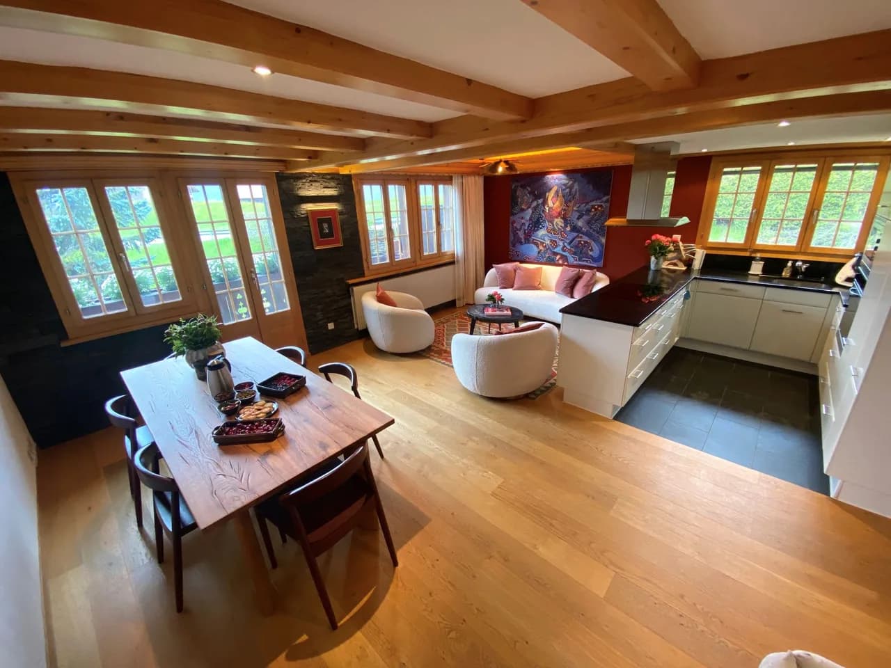 Vibrant 3-bedroom Ski Chalet In Saanen photo 2