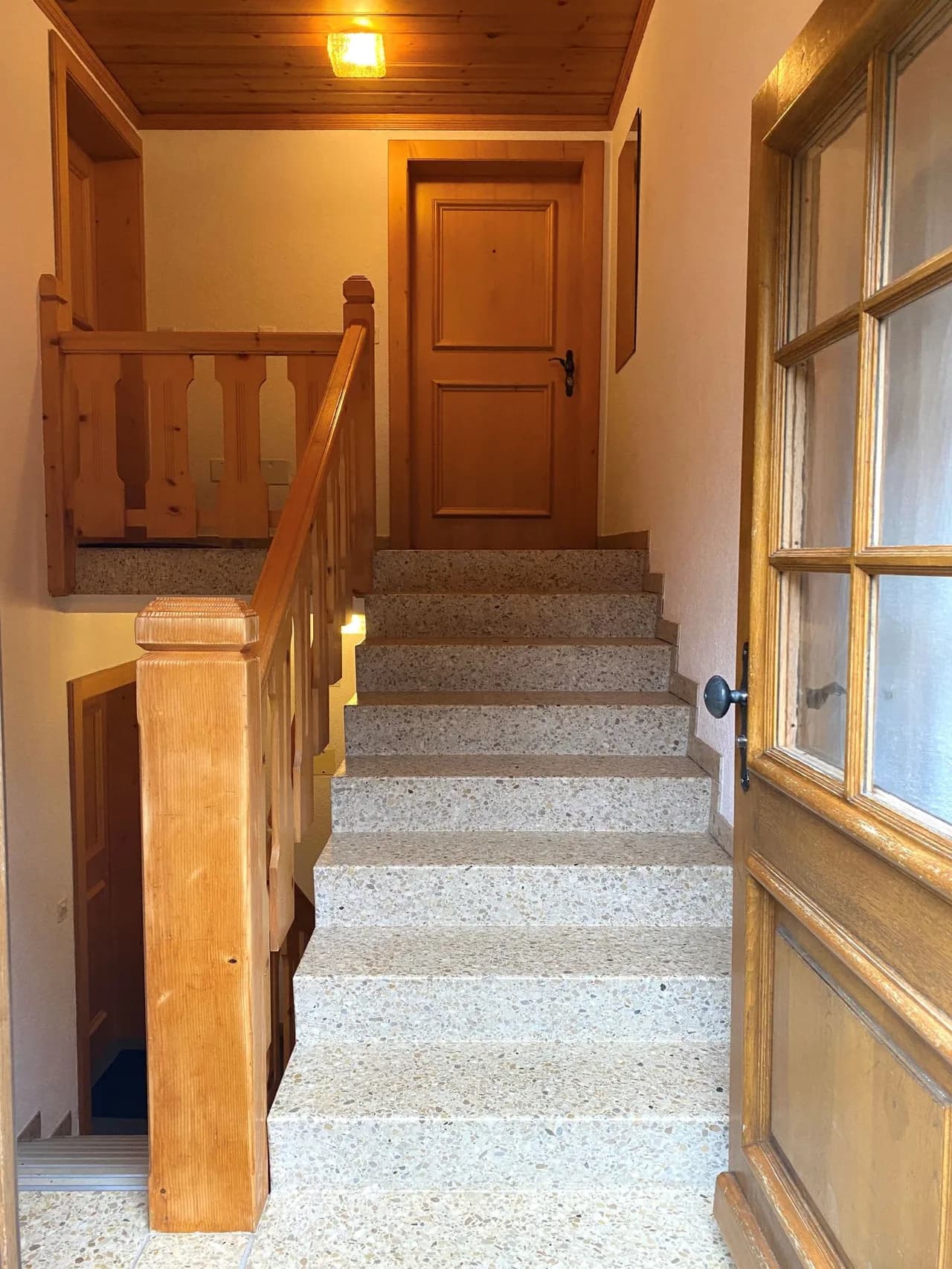 Vibrant 3-bedroom Ski Chalet In Saanen photo 3