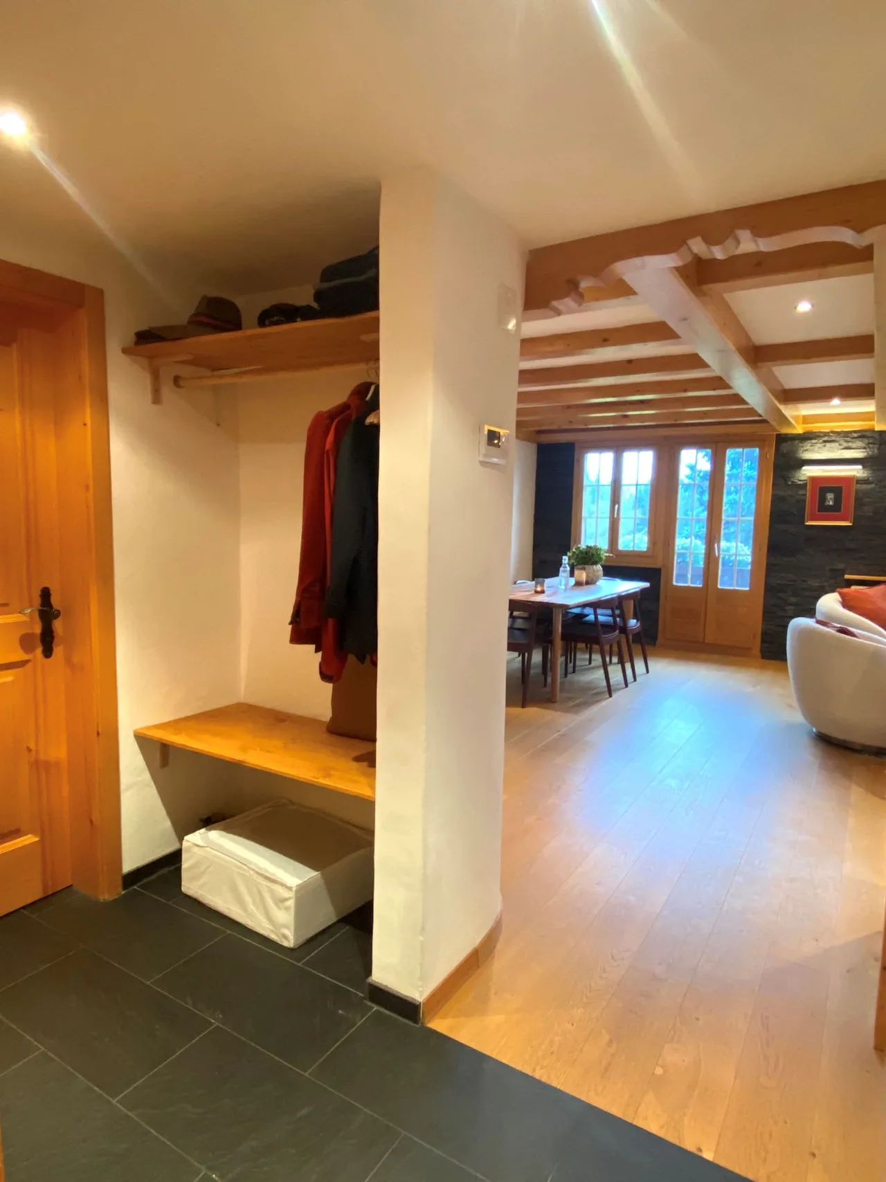Vibrant 3-bedroom Ski Chalet In Saanen photo 4
