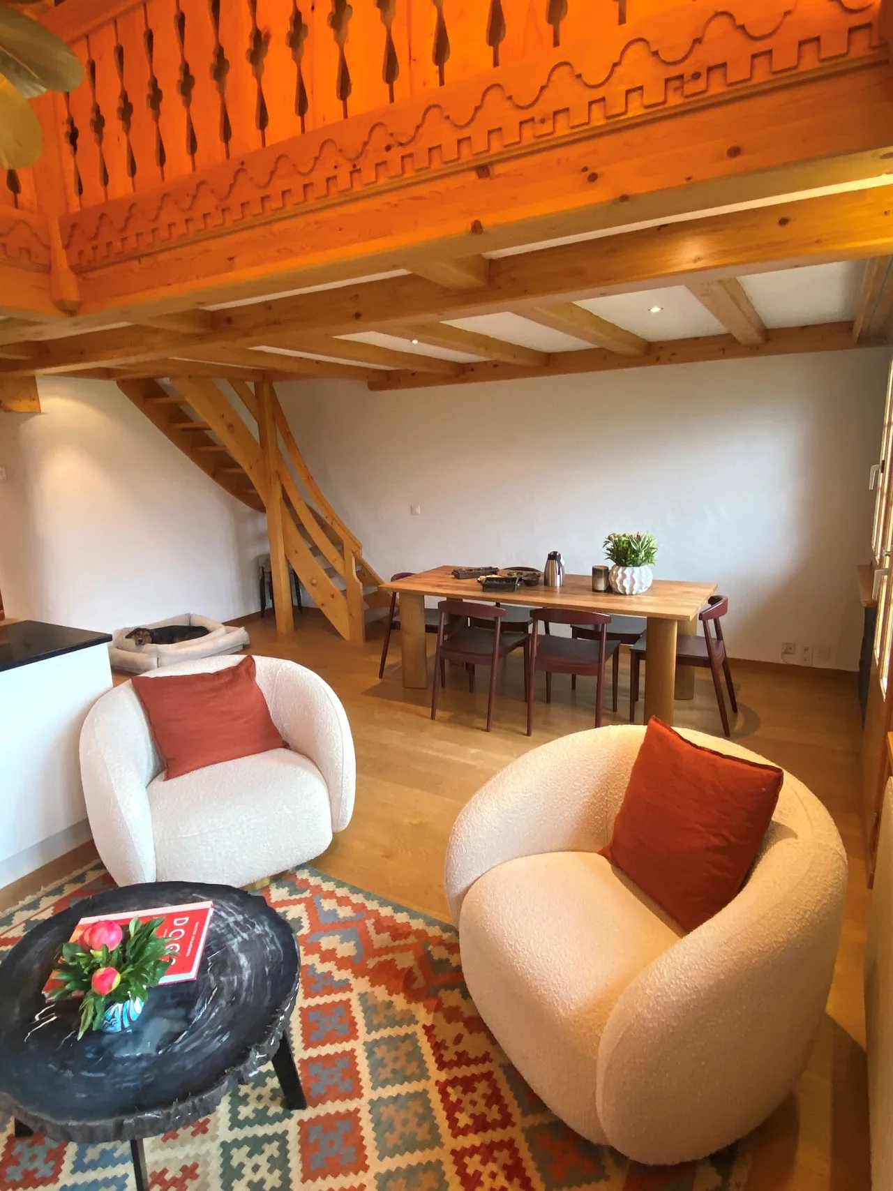 Vibrant 3-bedroom Ski Chalet In Saanen photo 5