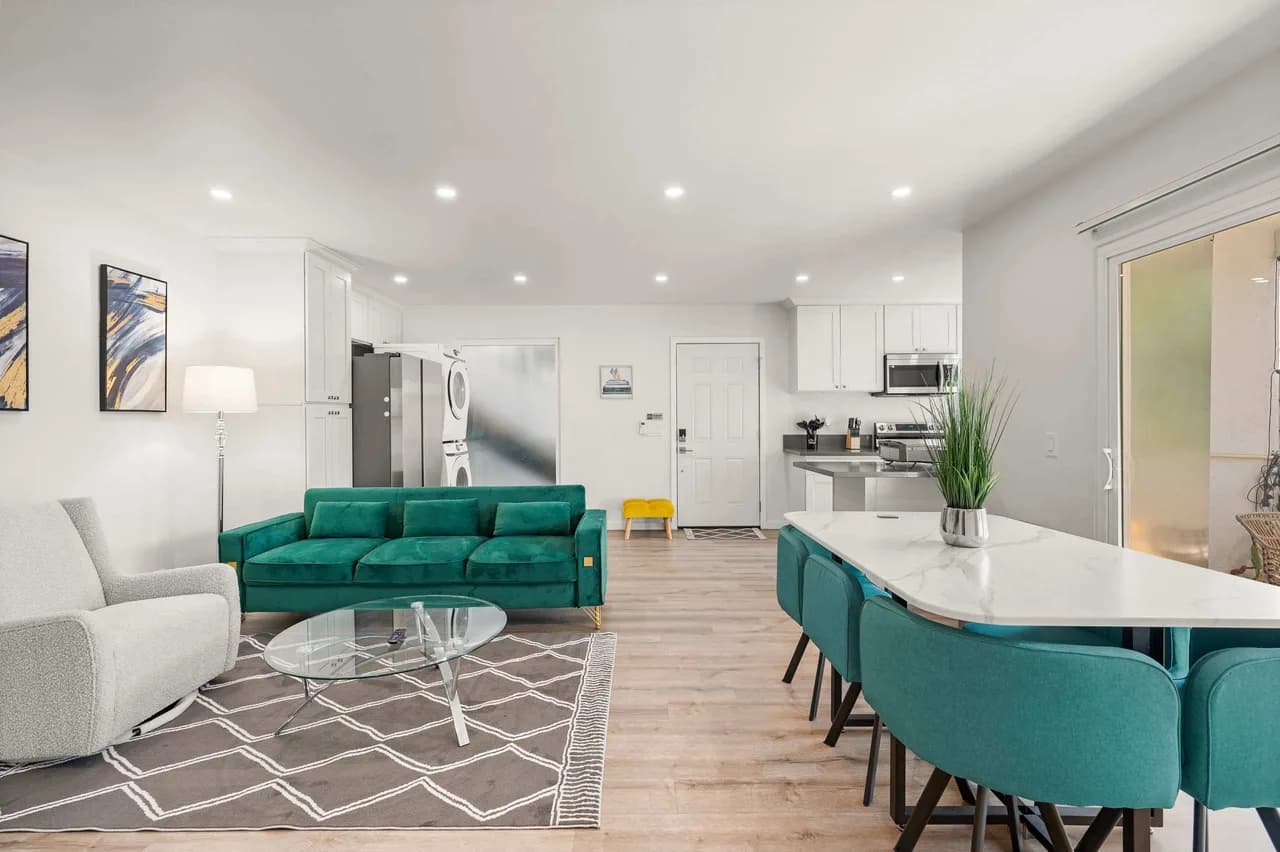 Private Balcony Two Bedroom Villa in Altadena California