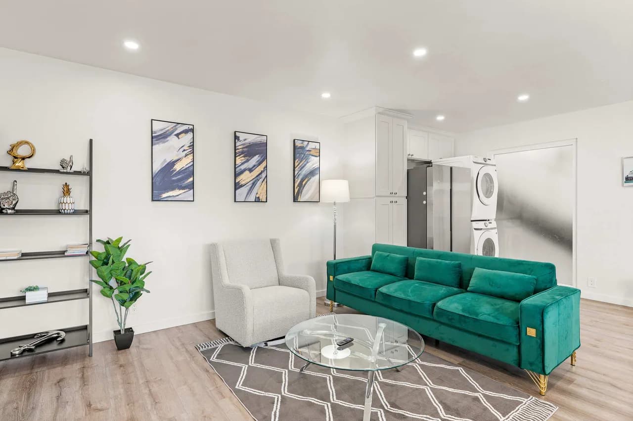 Private Balcony Two Bedroom Villa in Altadena California photo 4