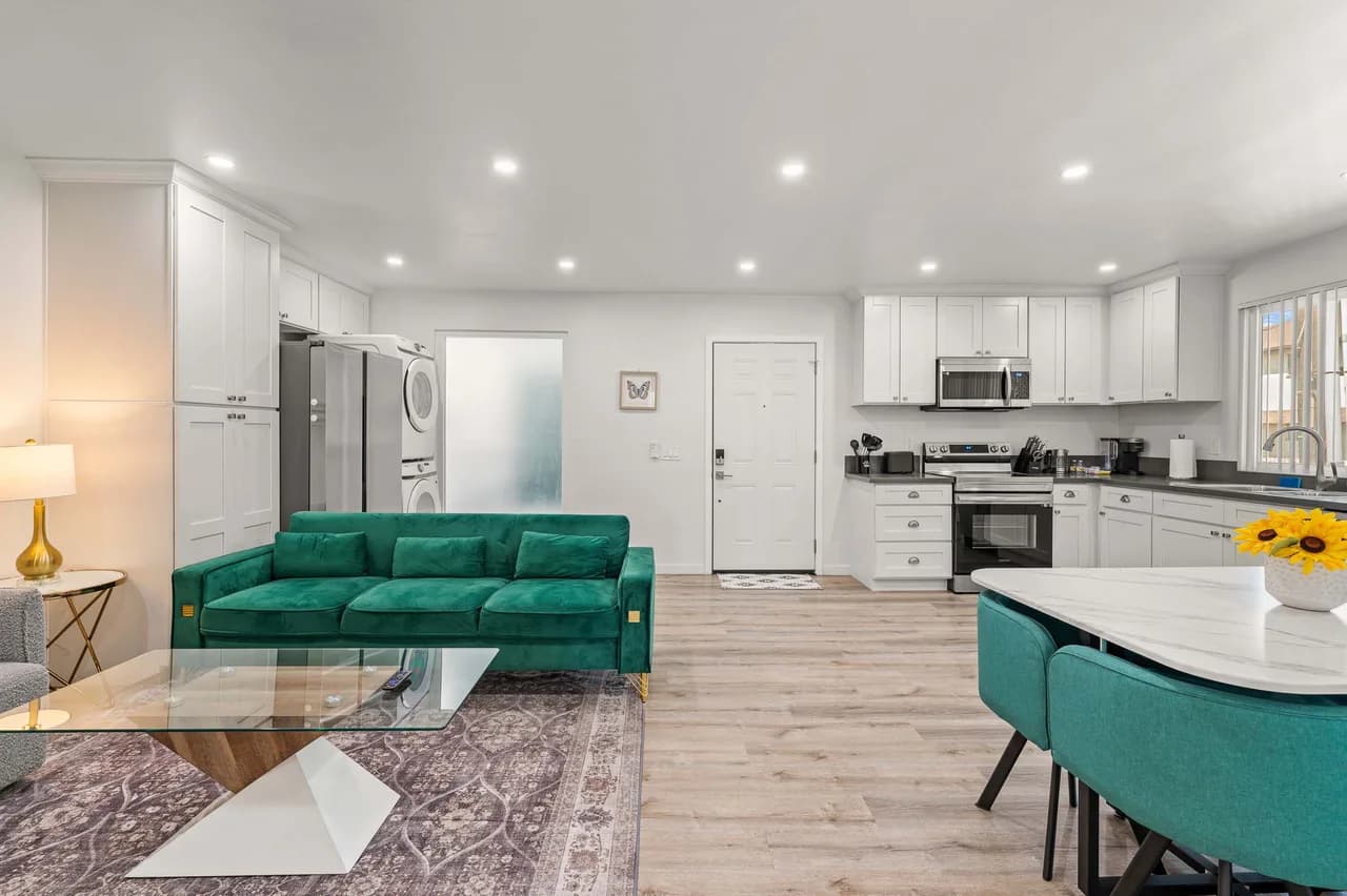 Stylish Modern Retreat in Altadena, California photo 2
