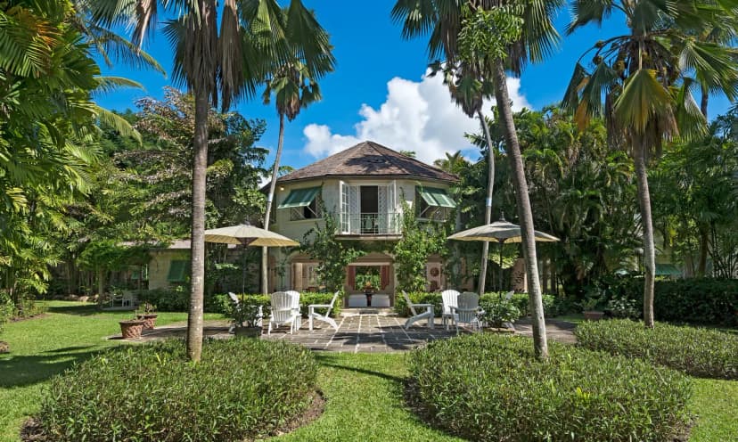 Villa Nestled In The Heart Of Three Acres Of Lush