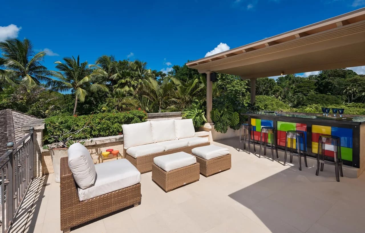 Villa Nestled In The Heart Of Three Acres Of Lush photo 4