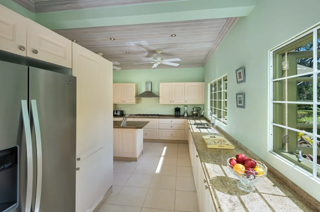 A Beautiful Three Bedroom Villa Located In Sandy L photo 3