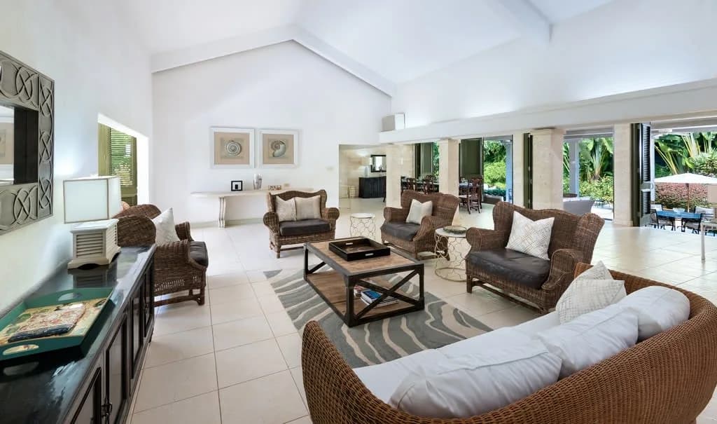 A Beautiful Three Bedroom Villa Located In Sandy L photo 4