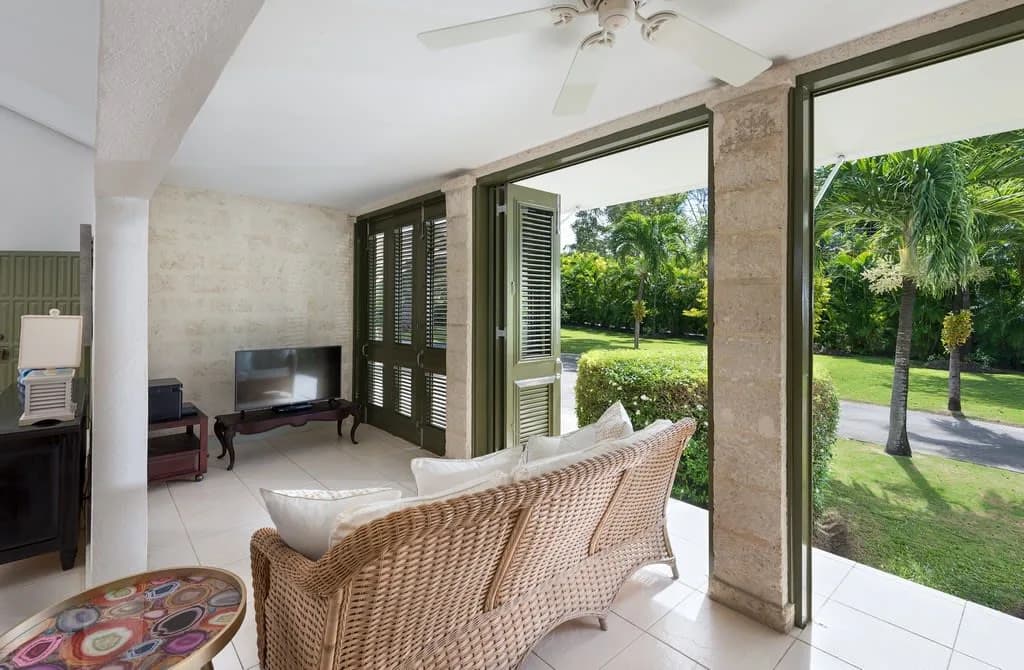 A Beautiful Three Bedroom Villa Located In Sandy L photo 5