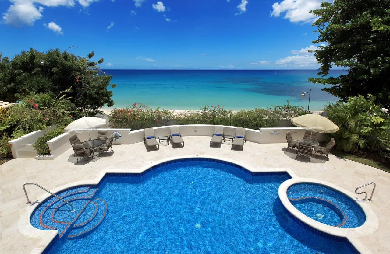 A Lovely Five-bedroom Beachfront Villa photo 3