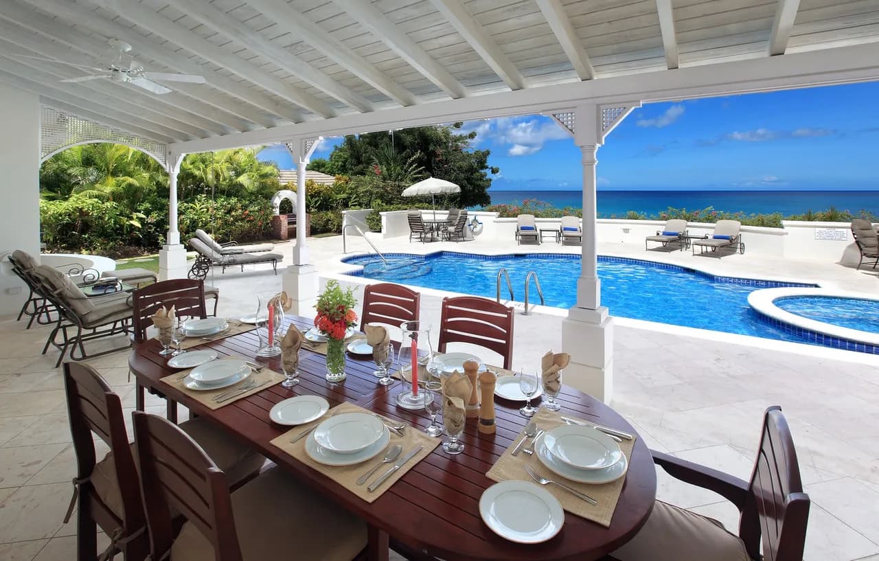 A Lovely Five-bedroom Beachfront Villa photo 4