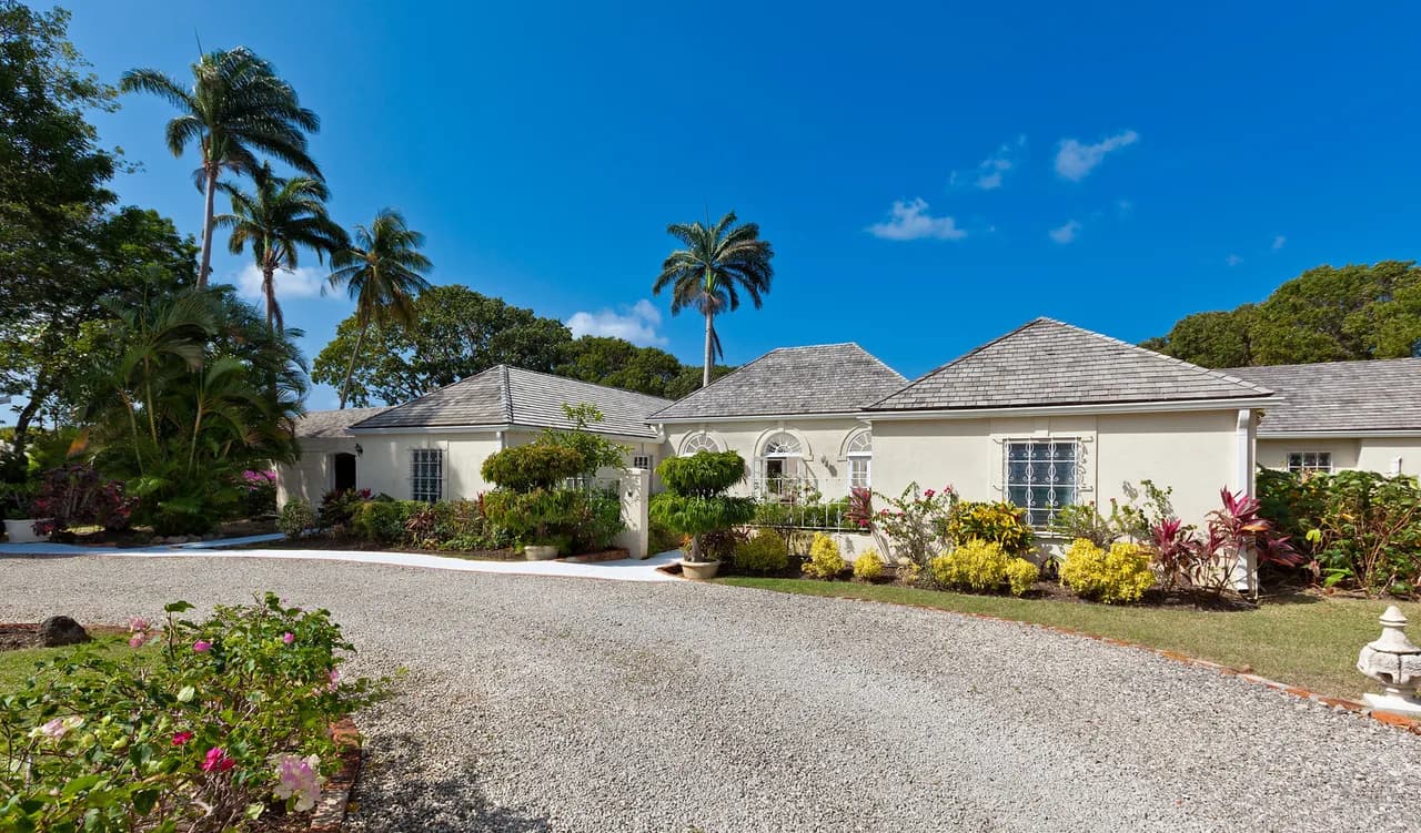 Luxurious Three Bedroom Villa On The Exclusive San photo 2