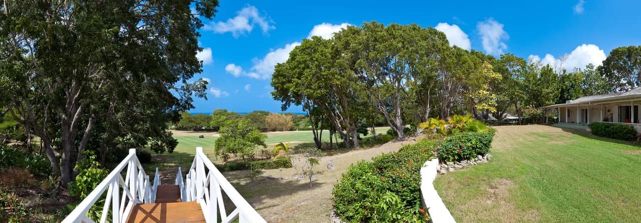 Luxurious Three Bedroom Villa On The Exclusive San photo 3