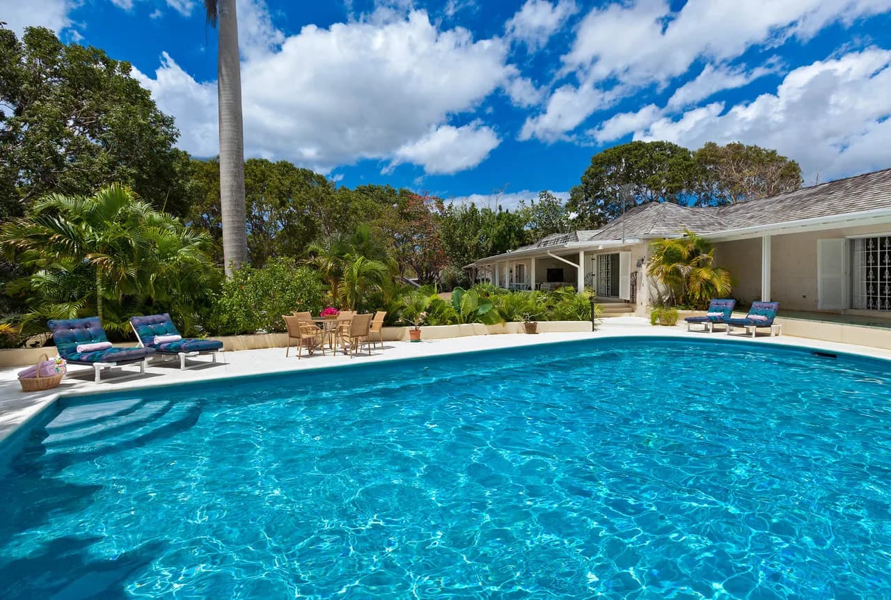 Luxurious Three Bedroom Villa On The Exclusive San photo 4