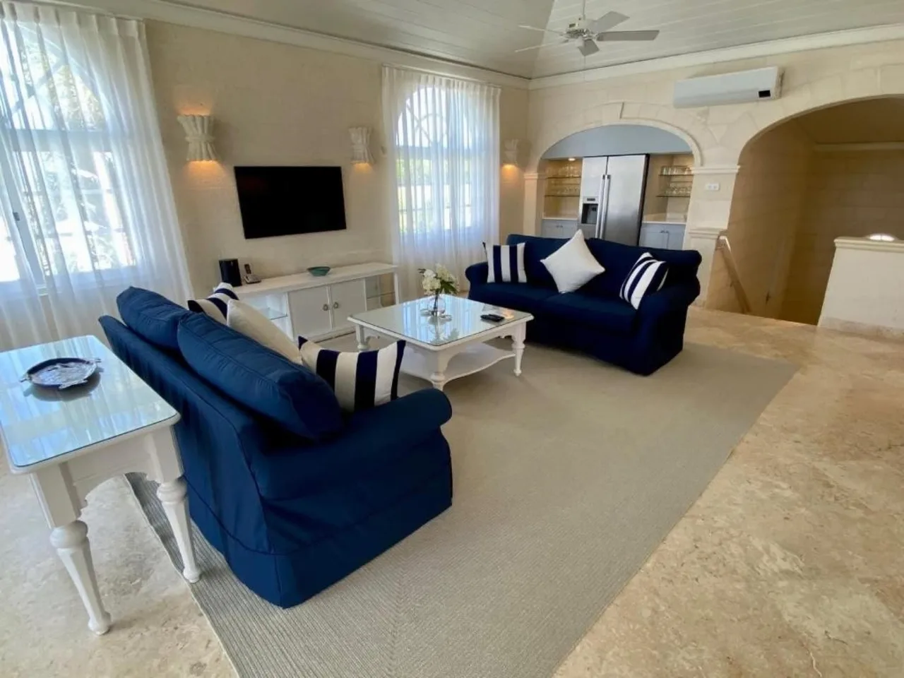 Elegant 5 Bedroom Villa with Pool photo 2