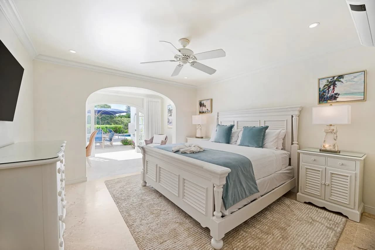 Elegant 5 Bedroom Villa with Pool photo 3